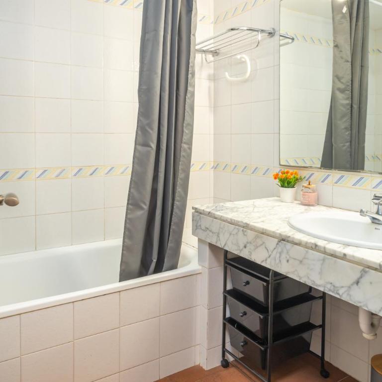 V029 - Royal Marina - One-Bedroom Apartment - 25