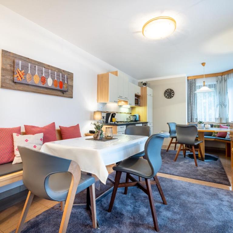 Sportpension Bergblick - Apartment mit 4 Schlafzimmern und einem Balkon - 23
