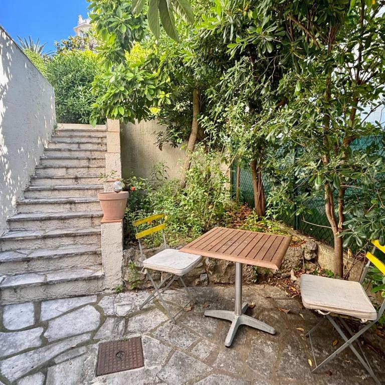 Villa Tricia Cannes - Chambre Double Supérieure avec Balcon - Vue Directe sur Mer - 18