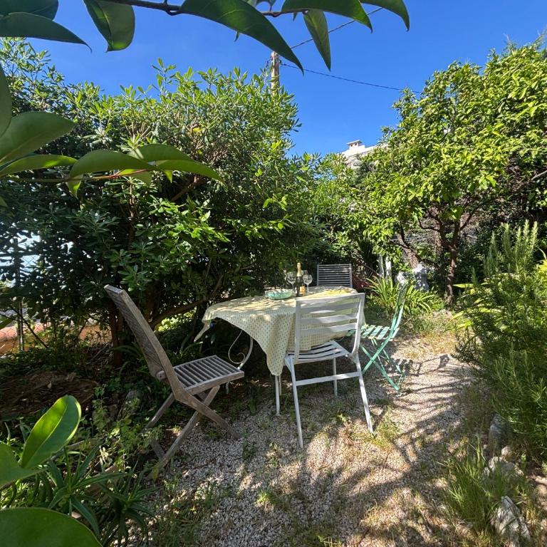 Villa Tricia Cannes - Chambre Double Supérieure avec Balcon - Vue Directe sur Mer - 19