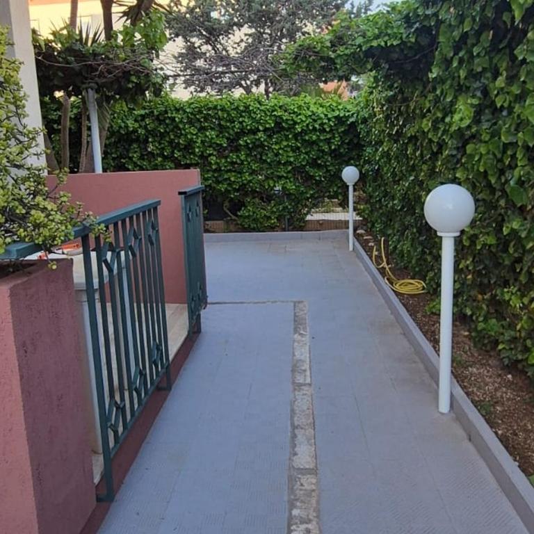 b&b THE WORLD - Camera Familiare con Vista Giardino - 5