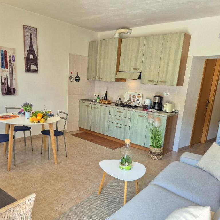 Residence Casa Silvana - Appartamento con 2 Camere da Letto e Vista Lago - 6