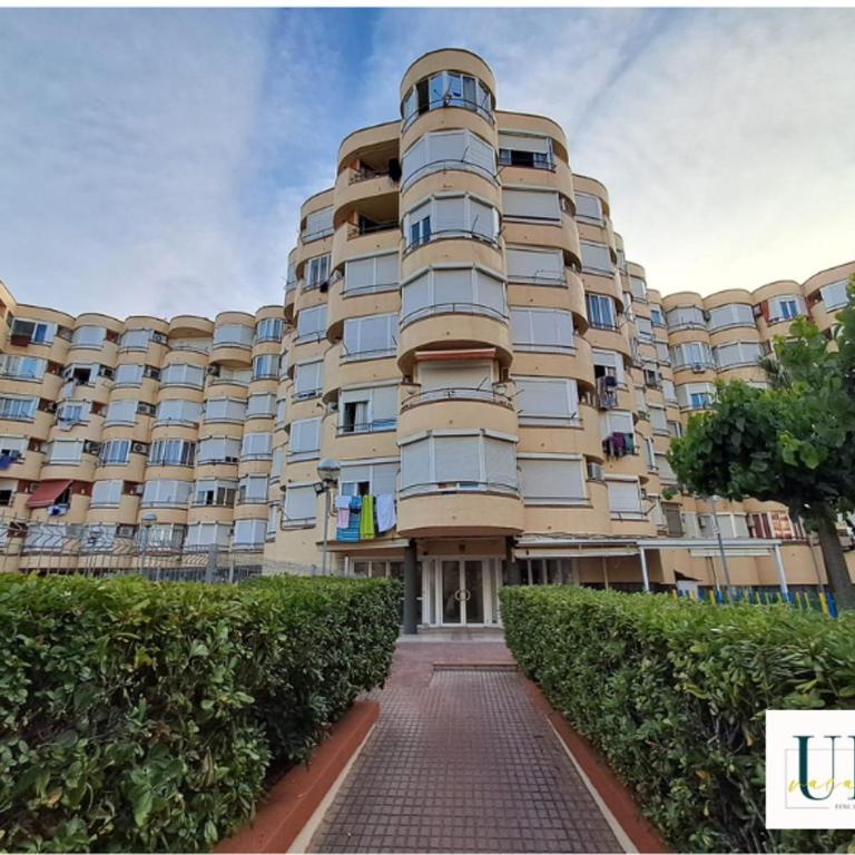 UDA Vacacional-Relax & beach en La Pineda - Studio - Split Level - 1