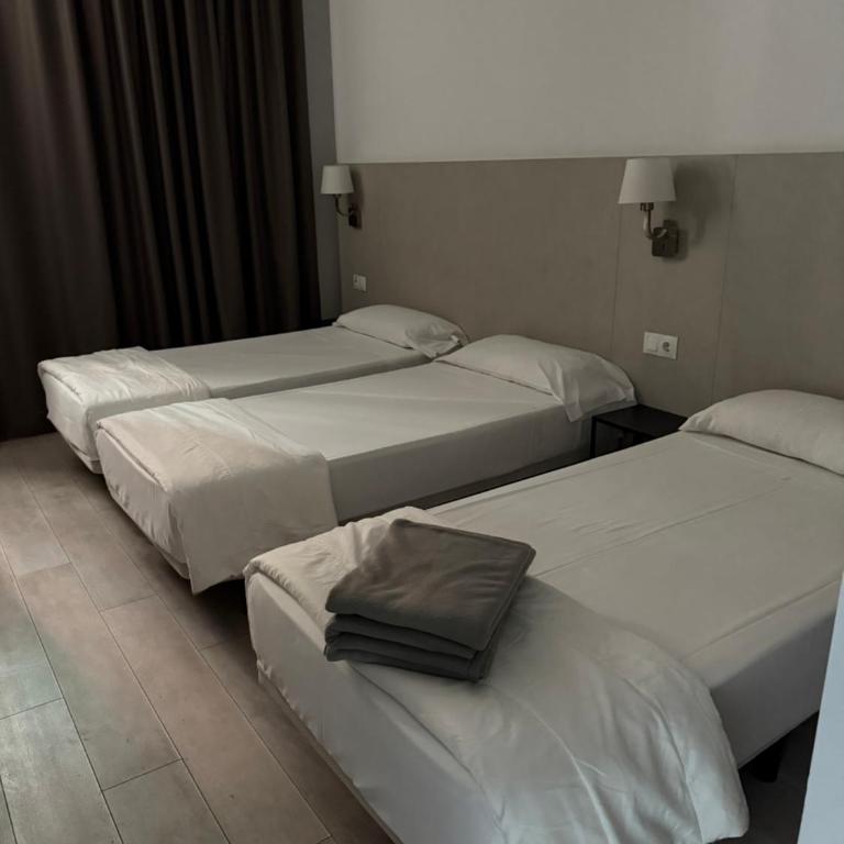 Hotel Bed and Breakfast Benidorm - Habitación Triple Básica - 1