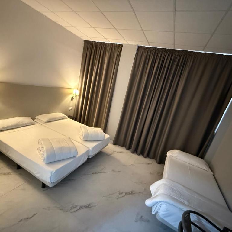 Hotel Bed and Breakfast Benidorm - Habitación Triple Básica - 2