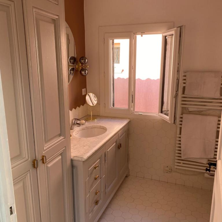 appartements studios centre ville Saint Tropez avec parking - Studio - 4