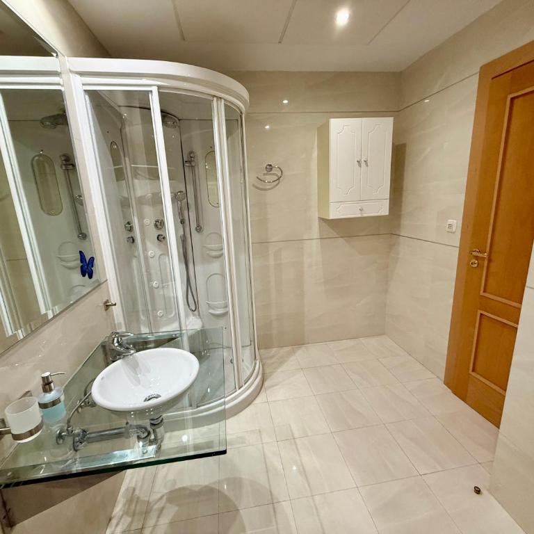 Dream Holidays by the Sea Estepona - Two-Bedroom Apartment - 25