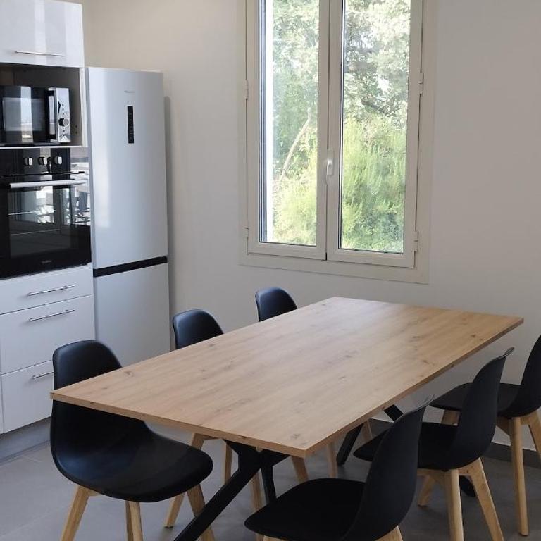 Appartement 4 p neuf dans haut de villa , clim, parking, jardin - Three-Bedroom Apartment - 24