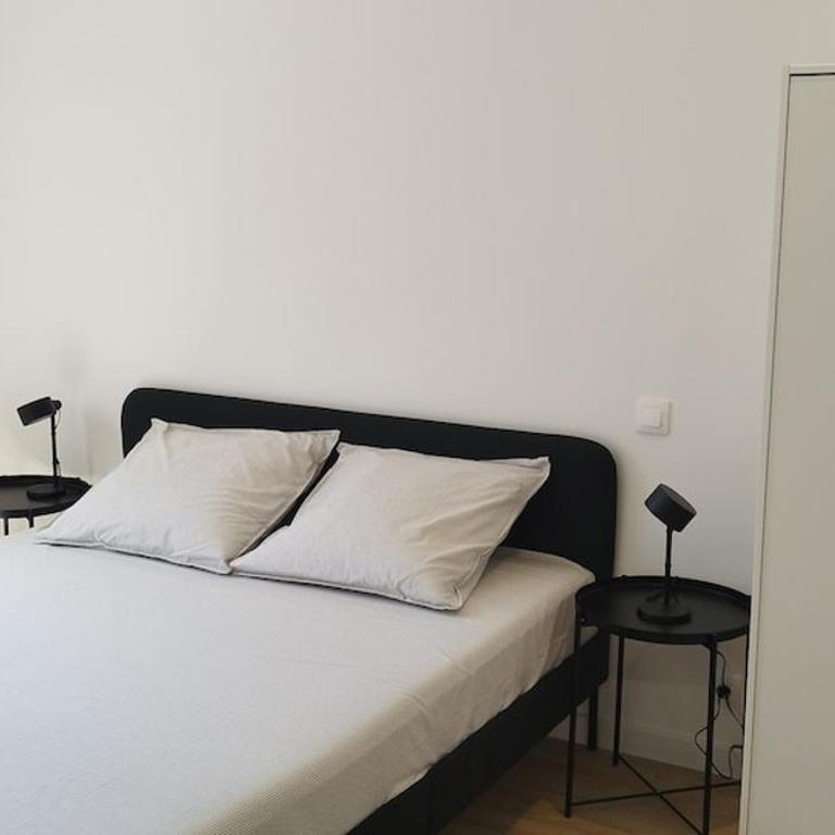 Appartement 4 p neuf dans haut de villa , clim, parking, jardin - Three-Bedroom Apartment - 20