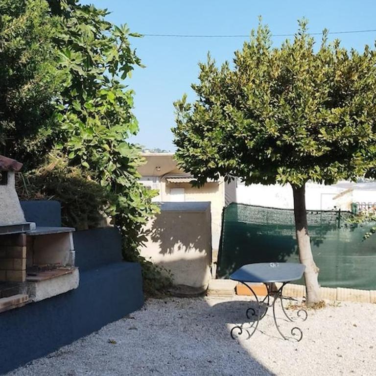 Appartement 4 p neuf dans haut de villa , clim, parking, jardin - Three-Bedroom Apartment - 16