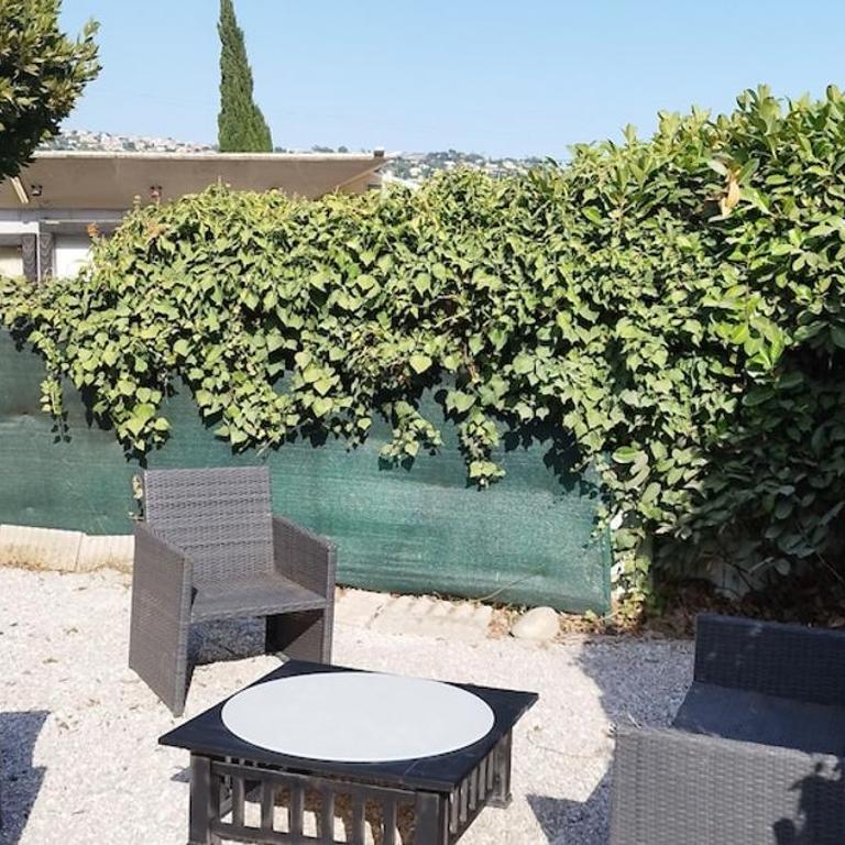 Appartement 4 p neuf dans haut de villa , clim, parking, jardin - Three-Bedroom Apartment - 8