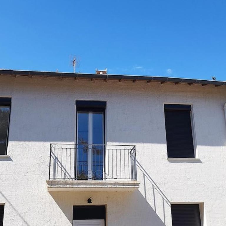 Appartement 4 p neuf dans haut de villa , clim, parking, jardin - Three-Bedroom Apartment - 4