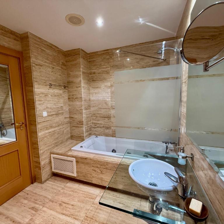 Dream Holidays by the Sea Estepona - Two-Bedroom Apartment - 23