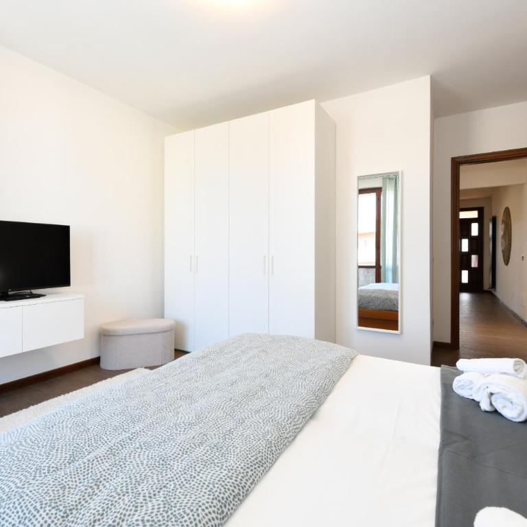 Peschiera Fantasia DesenzanoLoft Official Partner Homes & Villas by Marriott Bonvoy - Apartment with Lake View - 21