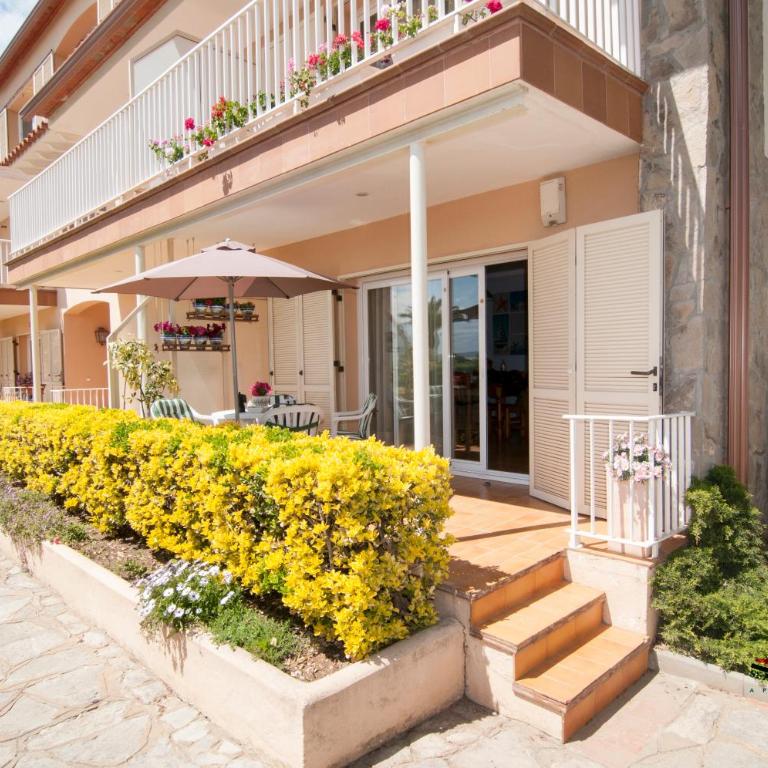 Seafront L'Estartit Apartments - Two-Bedroom Apartment with Garden View - 3