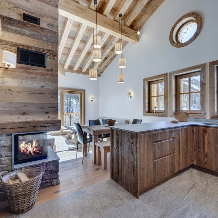 Appartement neuf avec cheminée, proche pistes, Val d'Isère - Two-Bedroom Apartment - 4