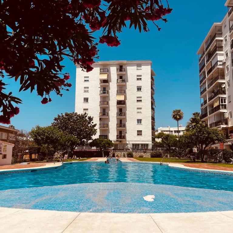 Los Boliches, pax6, wifi and pool - Apartamento de 3 dormitorios con vistas - 16