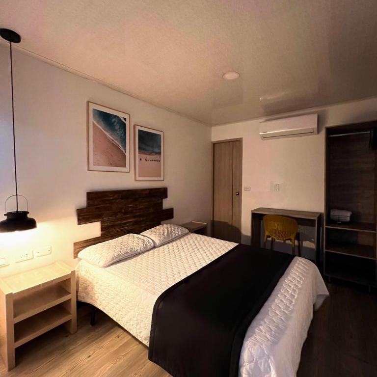 Hotel Room 2 - Habitación Doble - 4