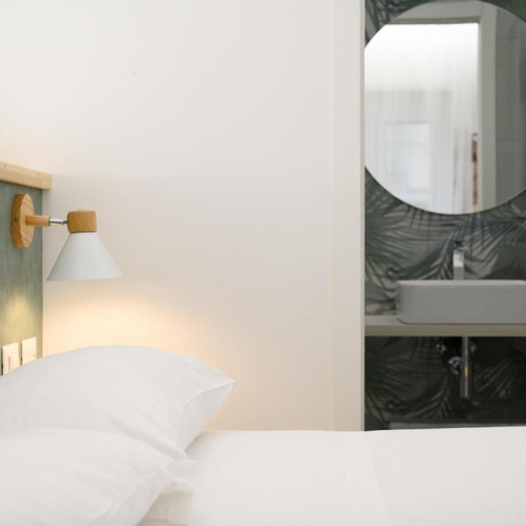 Domus suites - Camera Tripla con Bagno Privato - 10