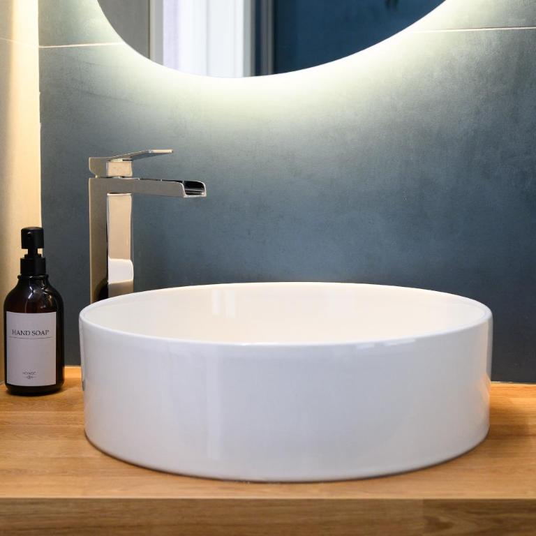 Domus suites - Camera Matrimoniale con Bagno Privato - 16