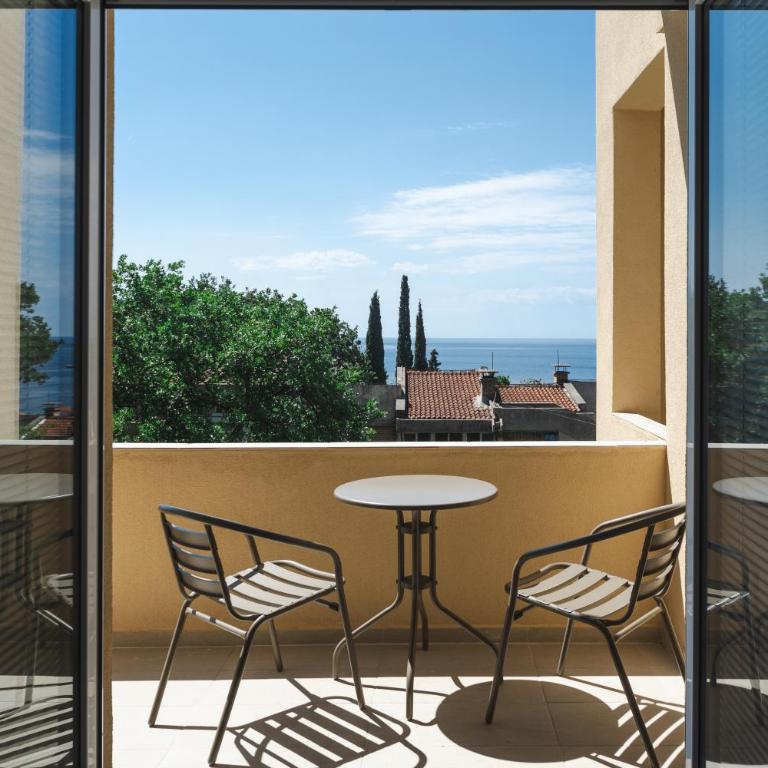 Apartmani Agape - Apartment with Sea View - 1