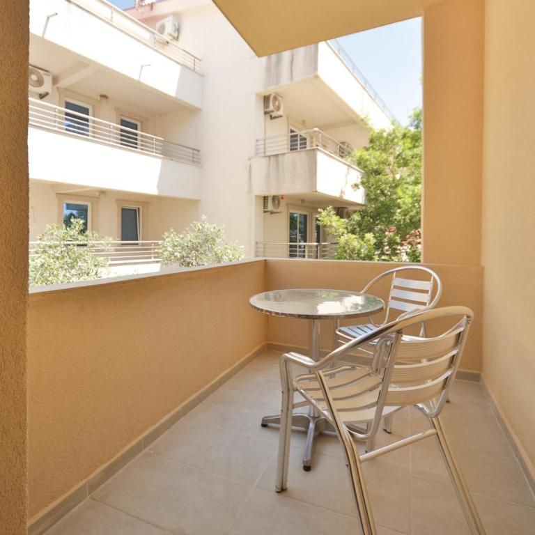 Apartmani Agape - Apartment with Garden View - 4