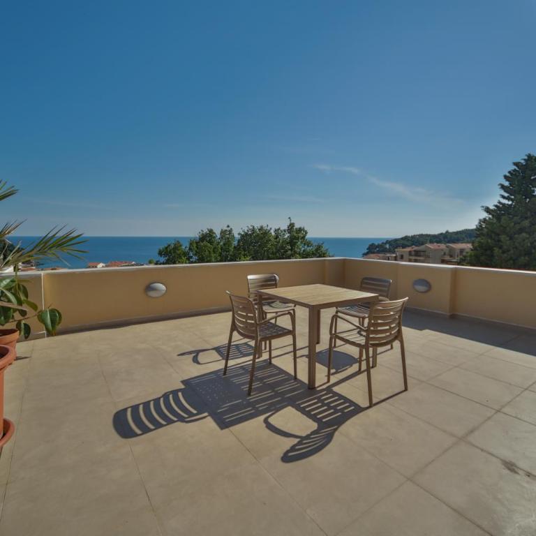 Apartmani Agape - Apartment with Sea View - 1
