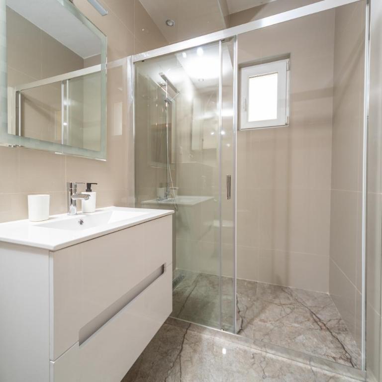 Apartmani Agape - Apartment with Sea View - 3