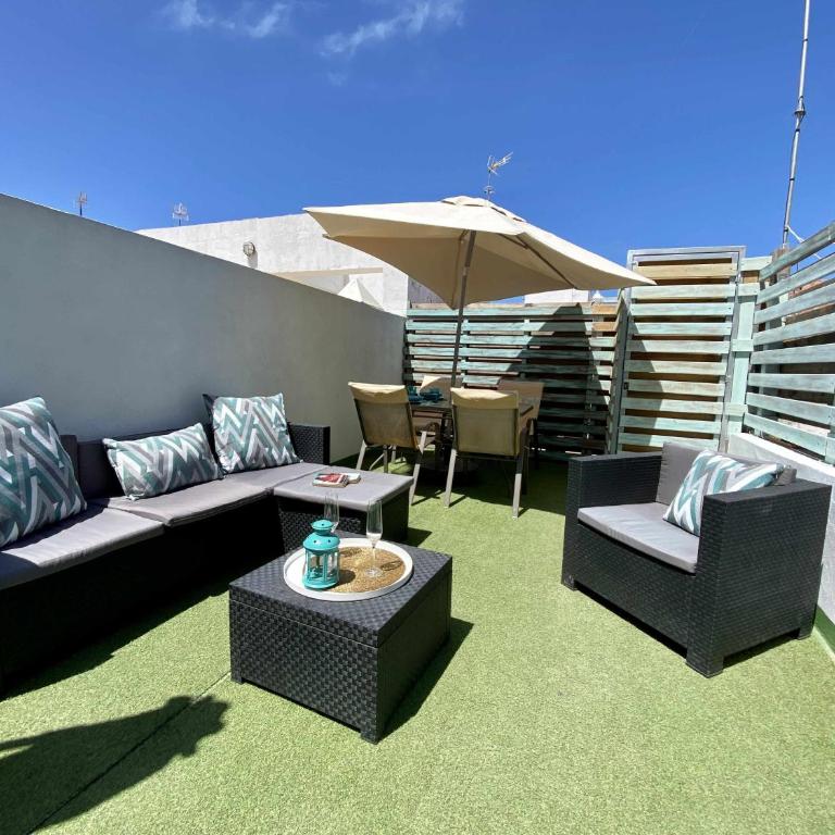 Ático con terraza junto a la playa de La Caleta - Apartamento de 1 dormitorio - 4