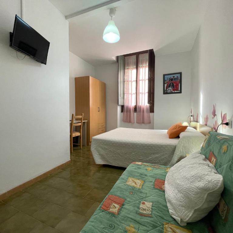 Pensión Borràs - Habitación Triple Económica con baño compartido - 3