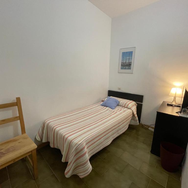 Pensión Borràs - Habitación Individual con baño compartido - 6