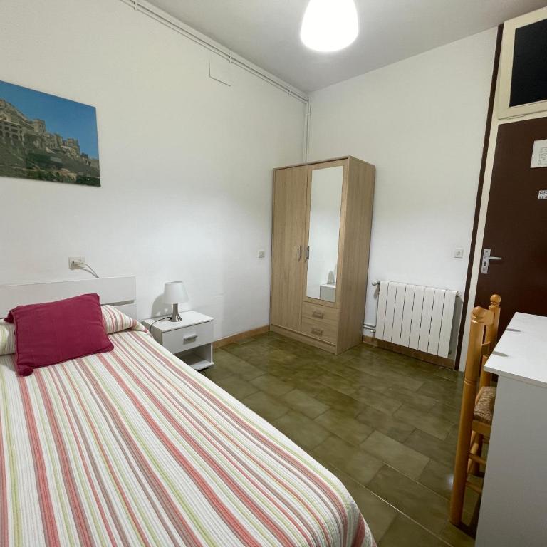 Pensión Borràs - Habitación Individual Amplia - 2