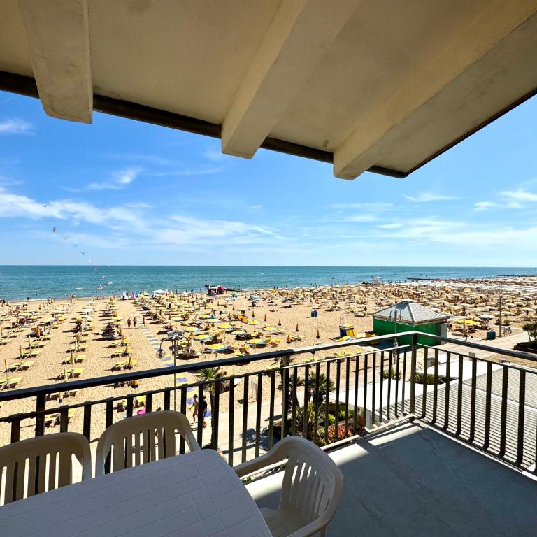 Villa Fronte Mare - Carraro Immobiliare - Family Apartments - Appartamento con 2 Camere da Letto - 4