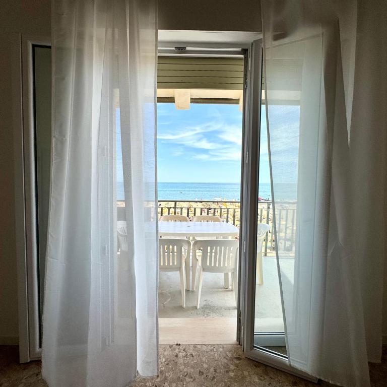 Villa Fronte Mare - Carraro Immobiliare - Family Apartments - Appartamento con 2 Camere da Letto - 14