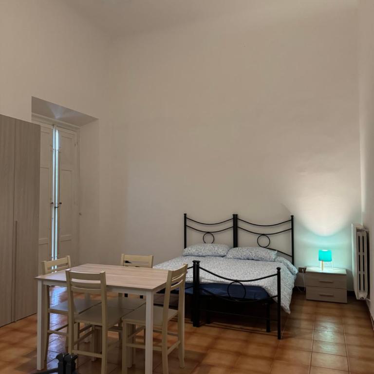 Affittacamere La Stazione - zona ospedale - Bike Welcome - Camera Familiare con Bagno in Comune - 11