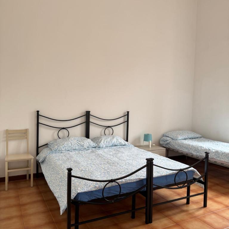 Affittacamere La Stazione - zona ospedale - Bike Welcome - Camera Familiare con Bagno in Comune - 14