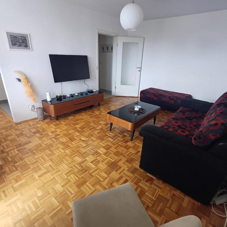 Sunny Sarajevo Stay - One-Bedroom Apartment - 3