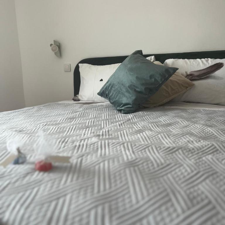 Guest House Vila Pobeda - Standardna Dvokrevetna Soba sa Bračnim Krevetom - 7