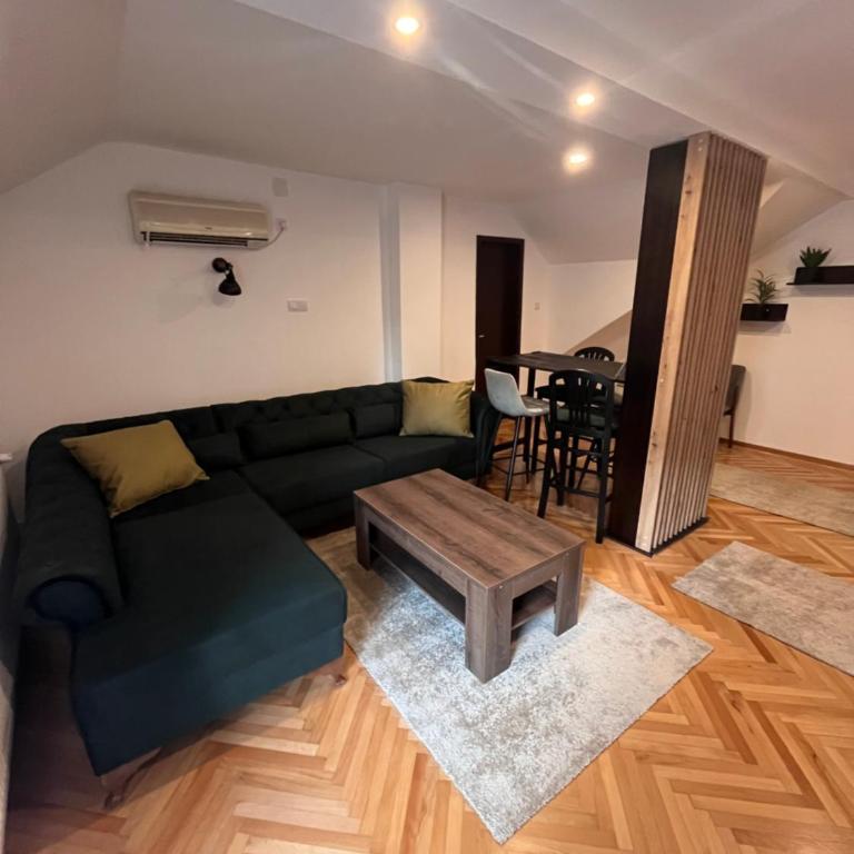 Guest House Vila Pobeda - Apartman Tipa "Suite" sa Terasom - 17