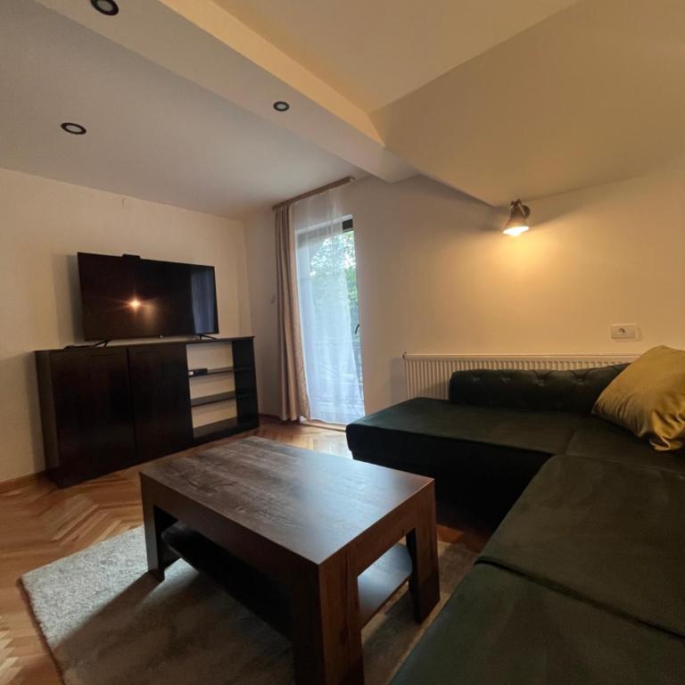 Guest House Vila Pobeda - Apartman Tipa "Suite" sa Terasom - 13