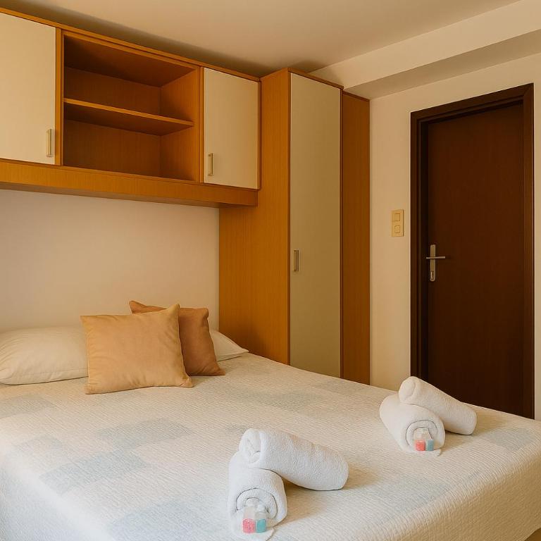 Guest House Vila Pobeda - Standardna Dvokrevetna Soba sa Bračnim Krevetom - 1