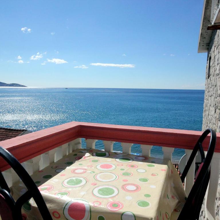 Apartmani Stari Grad - Trokrevetna Soba - 1