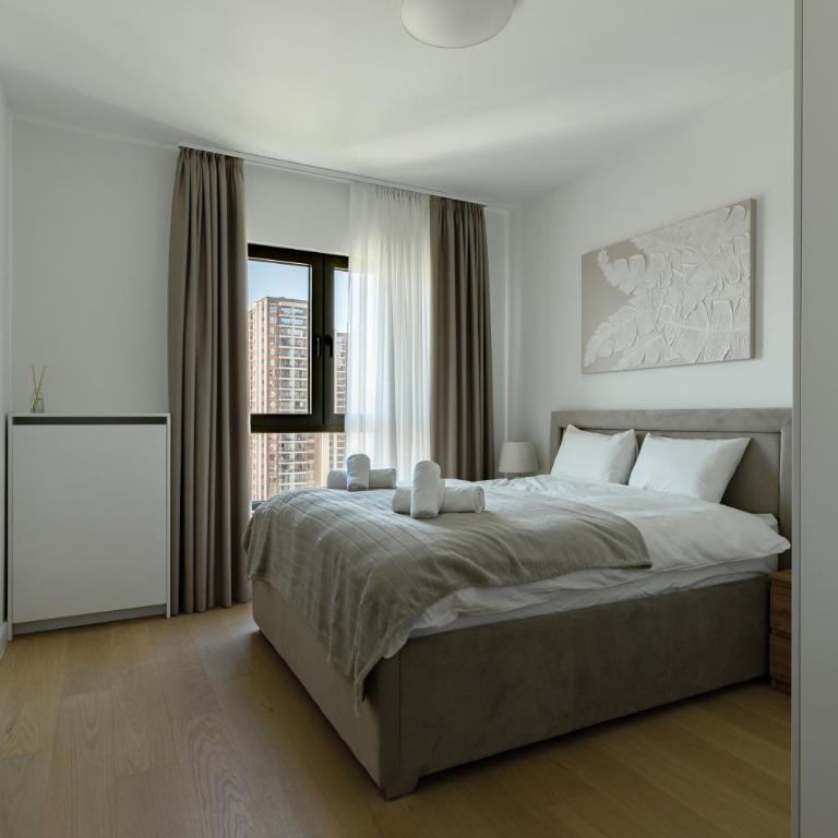 4 bedroom luxury apartment with park & river view - Four-Bedroom Luxury Apartment - 23