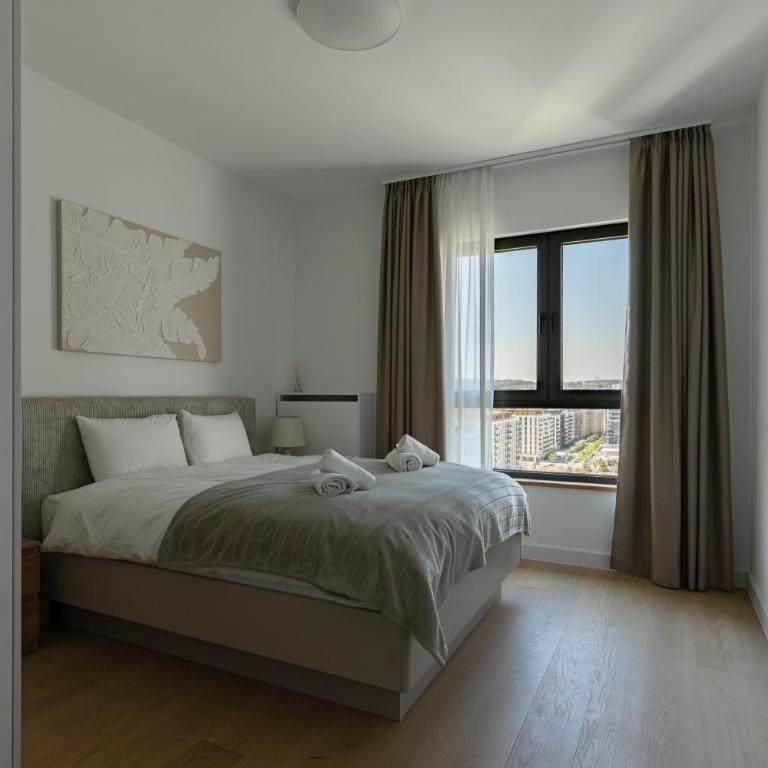 4 bedroom luxury apartment with park & river view - Four-Bedroom Luxury Apartment - 14