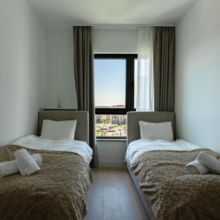 4 bedroom luxury apartment with park & river view - Four-Bedroom Luxury Apartment - 34