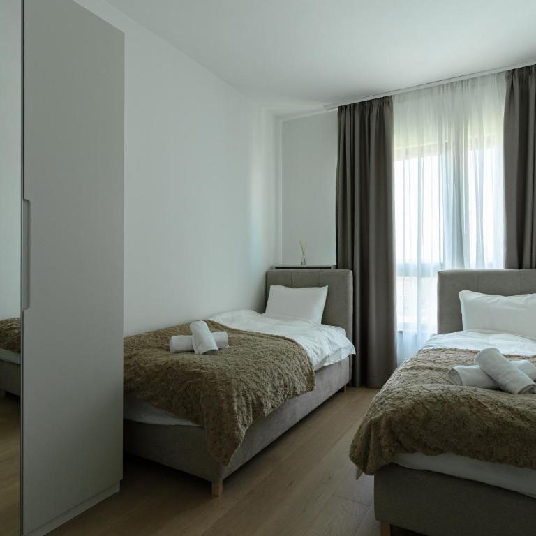 4 bedroom luxury apartment with park & river view - Four-Bedroom Luxury Apartment - 18