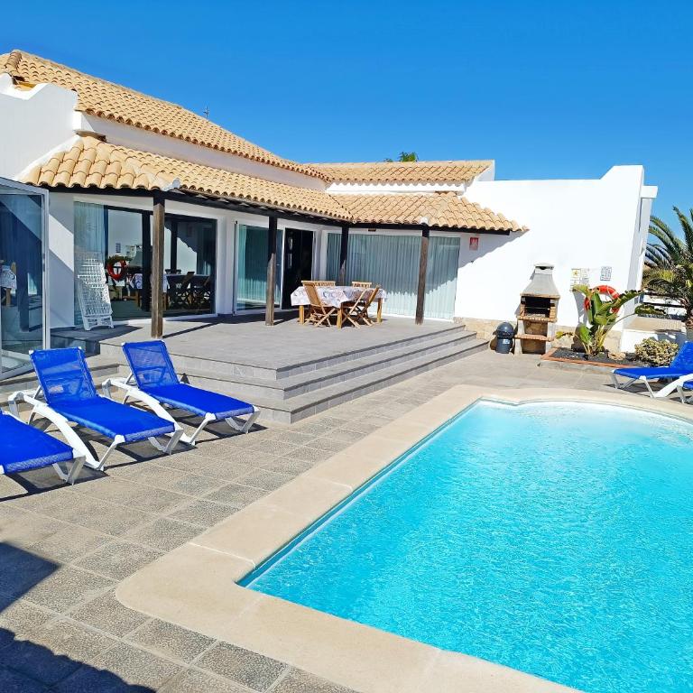 VILLA LOBOS with private pool and BBQ - Three-Bedroom Villa - 1