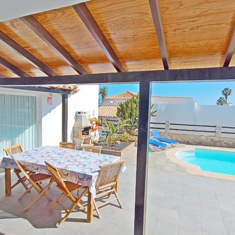 VILLA LOBOS with private pool and BBQ - Three-Bedroom Villa - 2