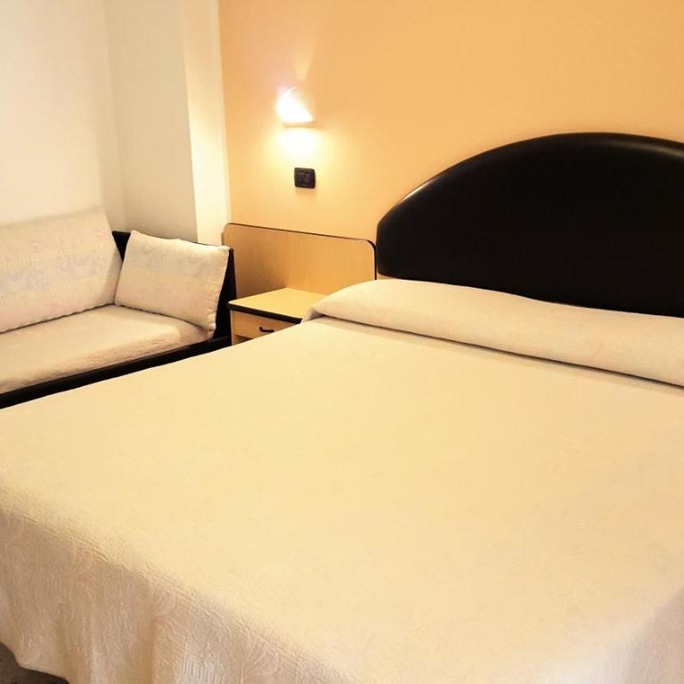 Hotel Trocadero - Dreibettzimmer - 12