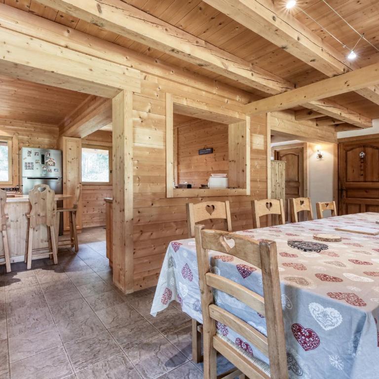 Chalet familial à Saint-Gervais, 6 chambres, 12 pers, WiFi, parking - FR-1-663-27 - Chalet - 16